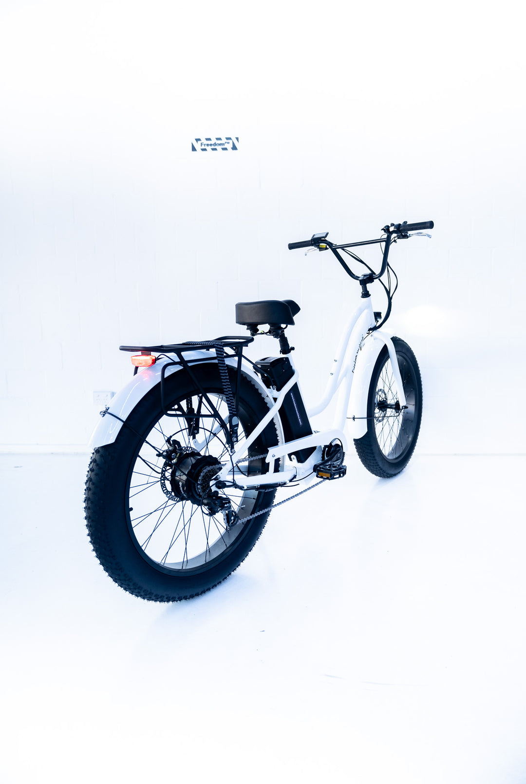 FM Bandit Step Thru Cruiser E-Bike 750W